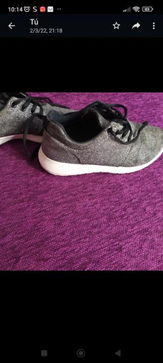Zapatillas rojas con estrellas blancas