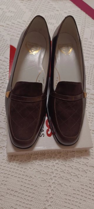 Zapatos de tacón marrones