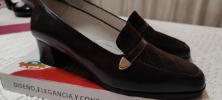 Zapatos de tacón marrones