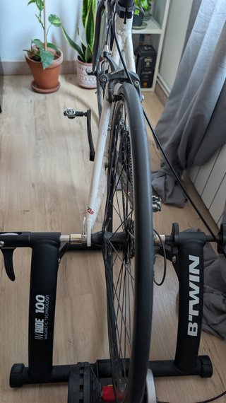 Bicicleta de carretera B'TWIN blanca