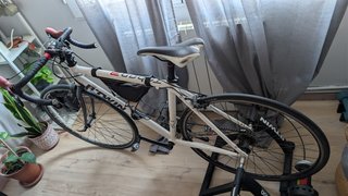 Bicicleta de carretera B'TWIN blanca