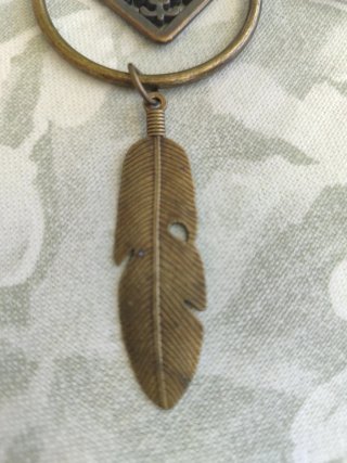 Collar largo boho corazón y pluma