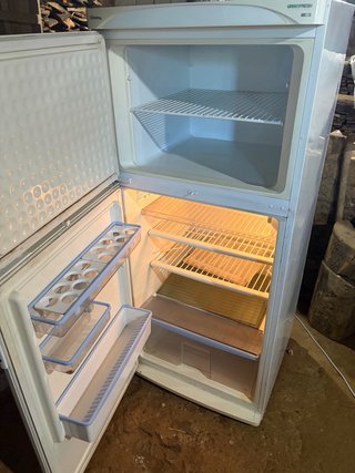 Frigorífico blanco en un pueblo a 60 km de burgos