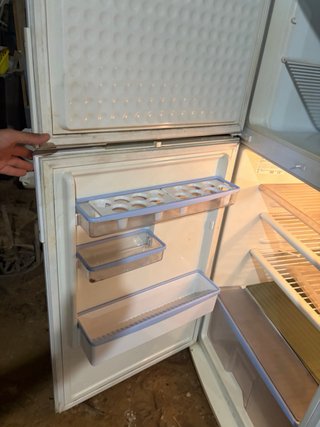 Frigorífico blanco en un pueblo a 60 km de burgos