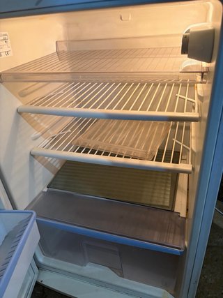Frigorífico blanco en un pueblo a 60 km de burgos