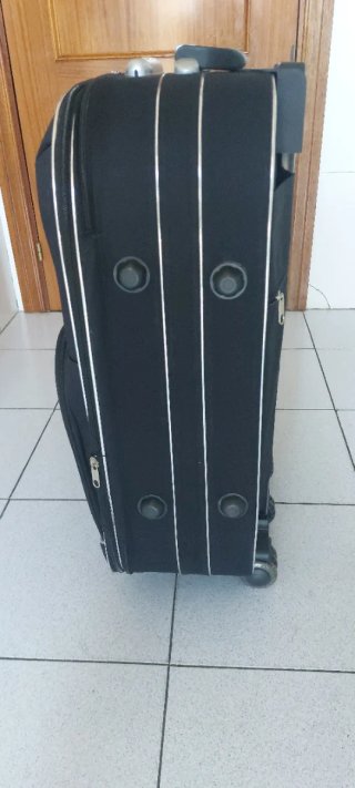 Maleta de viaje mediana negra