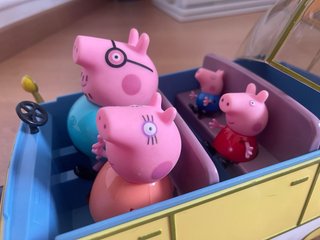 Furgoneta Peppa Pig con Familia y Amigos