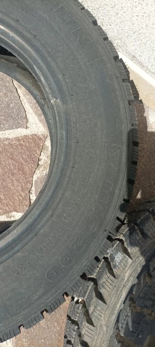 2 pneumatici Michelin 175/70/13