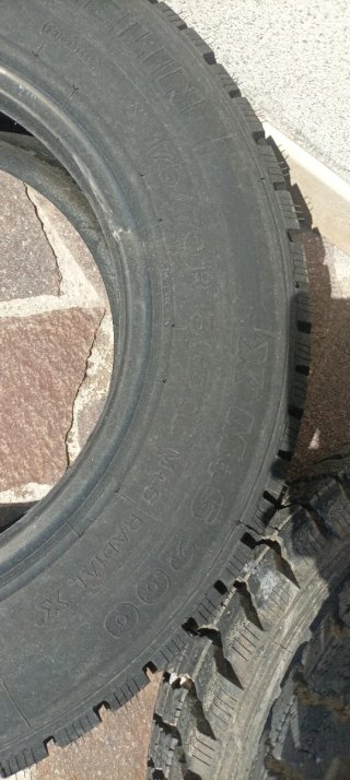 2 pneumatici Michelin 175/70/13