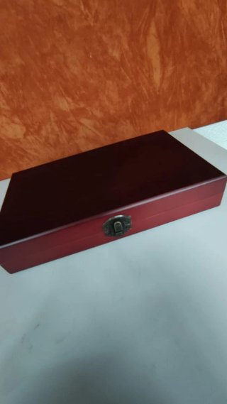 Caja de madera con cierre