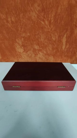 Caja de madera con cierre