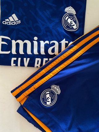 Equipación Real Madrid Infantil Talla 13-14