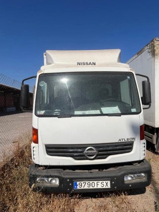 Nissan Atleon 2004