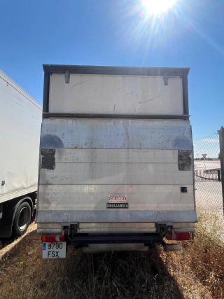 Nissan Atleon 2004