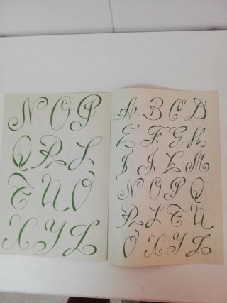 Antiguas revistas de abecedarios para labores