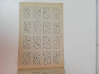 Antiguas revistas de abecedarios para labores