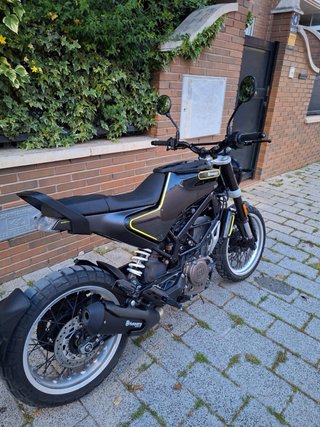 Husqvarna Svartpilen 401