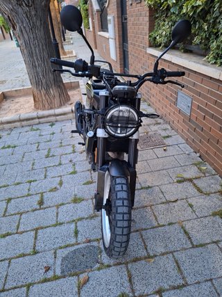 Husqvarna Svartpilen 401