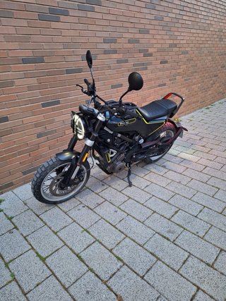 Husqvarna Svartpilen 401
