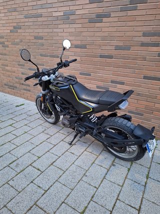 Husqvarna Svartpilen 401