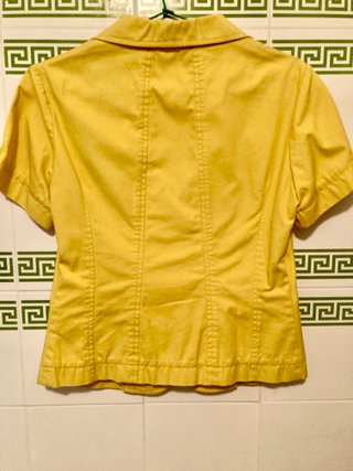 Chaqueta amarilla manga corta
