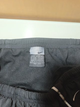 Pantalón corto running Nike negro y gris