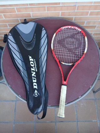 5 raquetas de tenis: 2 Top Life D y 3 Dunlop Sport