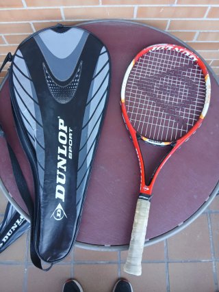 5 raquetas de tenis: 2 Top Life D y 3 Dunlop Sport