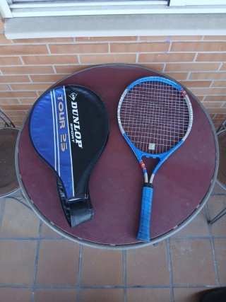 5 raquetas de tenis: 2 Top Life D y 3 Dunlop Sport