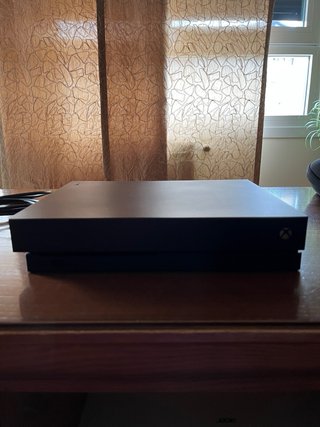 Xbox One X Negra + Mando Azul