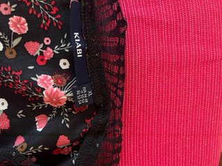 Blusa floral negra y roja talla XL