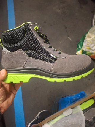 Botas de trabajo Bellota negras y verdes