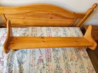 Mesita de noche de madera