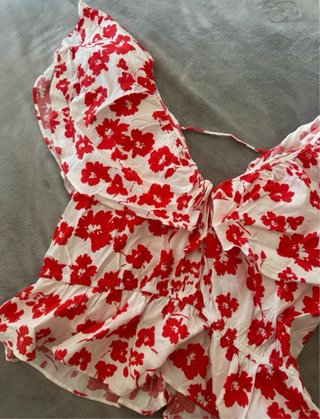 Camiseta corta flores roja y blanca