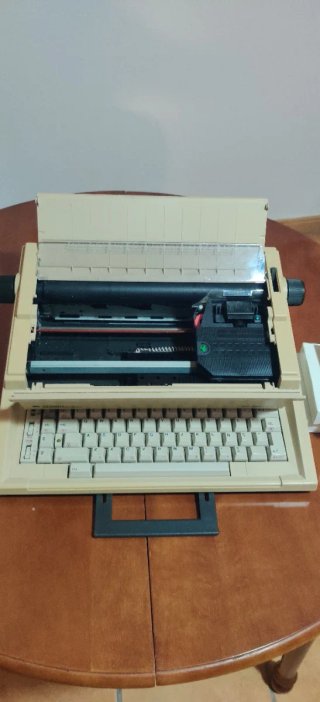 Máquina de escribir Hermes EP 280-II