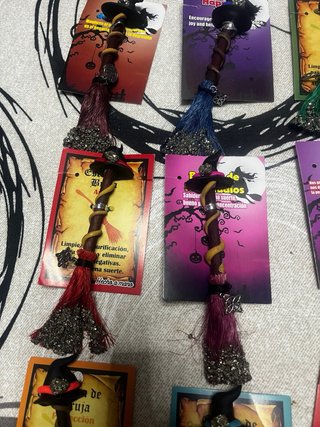 Escobas de varios beneficios hechas a mano y ritua