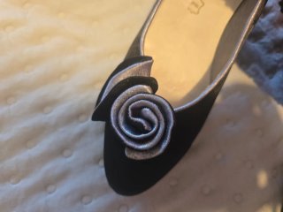 Conjunto zapato de piel y bolsito negro de mano