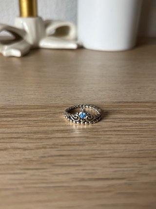 Anillo corona Pandora con piedra azul