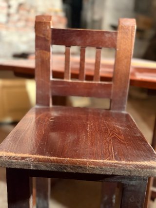 Sgabello alto in legno per bar