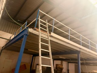 Altillo modular 180m2 con barandilla