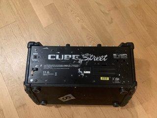 Roland CUBE Street Amplificador Portátil