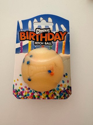Pelota Chuckit! Birthday Fetch Ball
