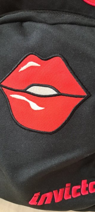 Zaino Invicta nero con labbra e occhiali