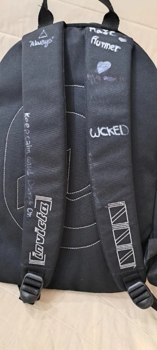 Zaino Invicta nero con labbra e occhiali
