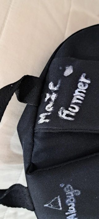 Zaino Invicta nero con labbra e occhiali
