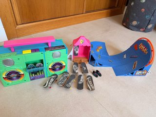 Lote Hot Wheels Skate: Rampa, Boombox y Patinetas