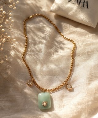 Collana Zara con pendente verde e zirconi