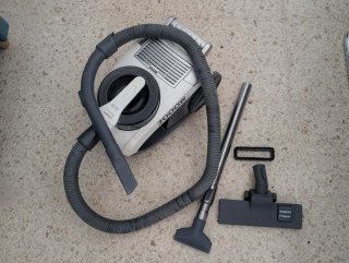 Aspiradora 2000W con accesorios