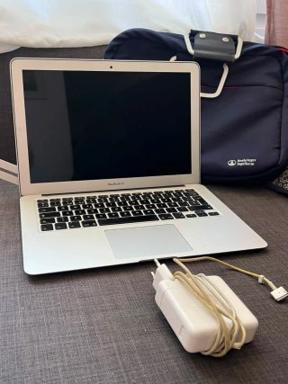 Macbook Air 128GB 8GB RAM Prata