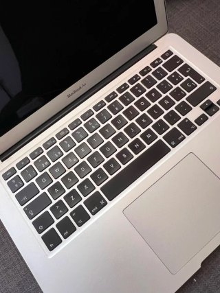 Macbook Air 128GB 8GB RAM Prata
